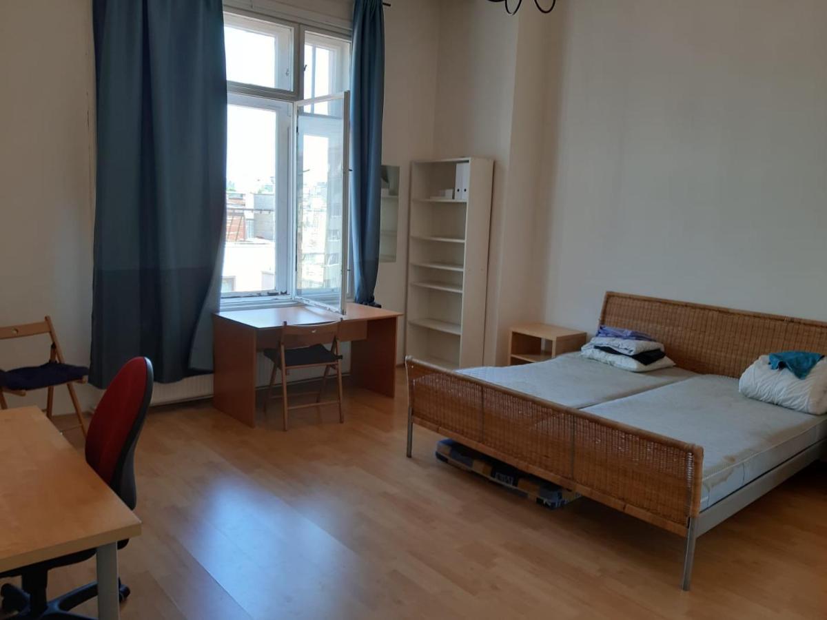 Apartament The Party *